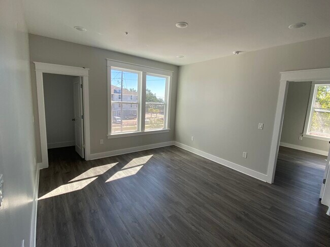 Building Photo - 133 Briarfield Ave
