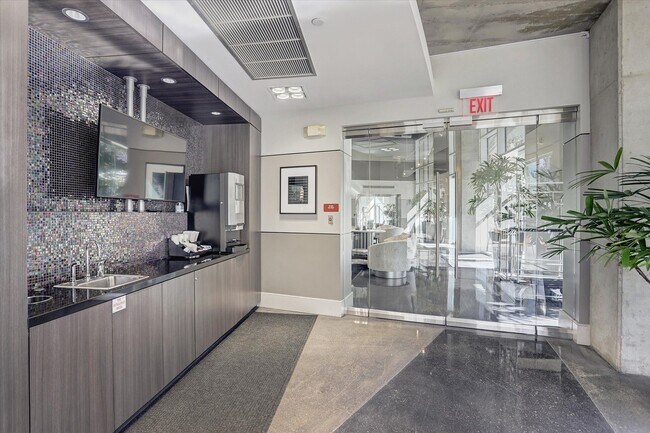 Building Photo - 1901 Post Oak Blvd