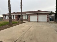 Building Photo - 4 bedroom 3 bath home in SW Yuba City