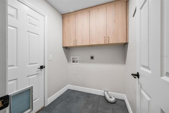 Building Photo - 9821 SW 34th Rd