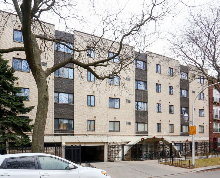 Building Photo - 5859 N Winthrop Ave