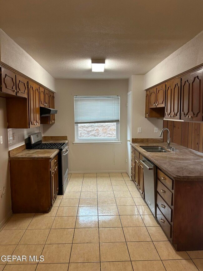 Building Photo - 5125 Sweetwater Dr