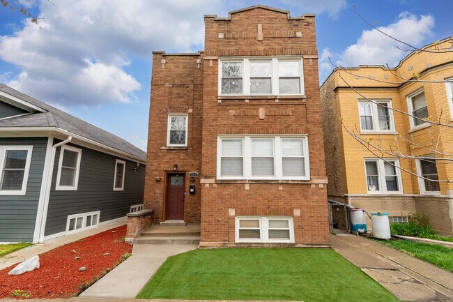 Primary Photo - 5304 W Cornelia Ave