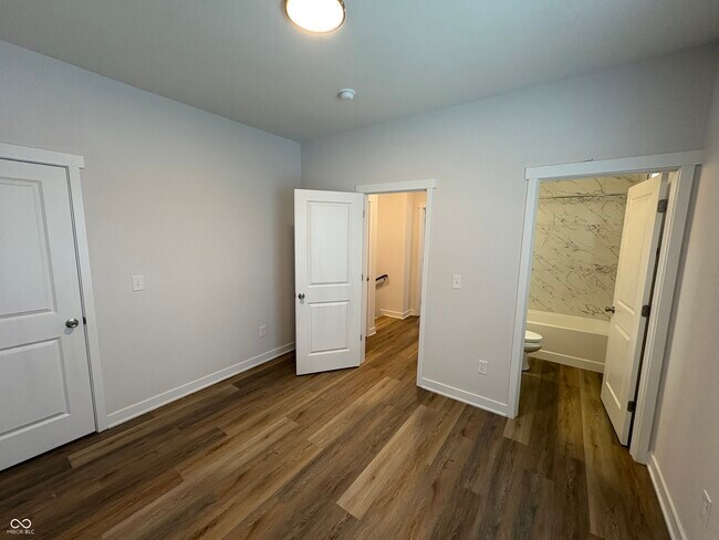Building Photo - 415 N Walcott St