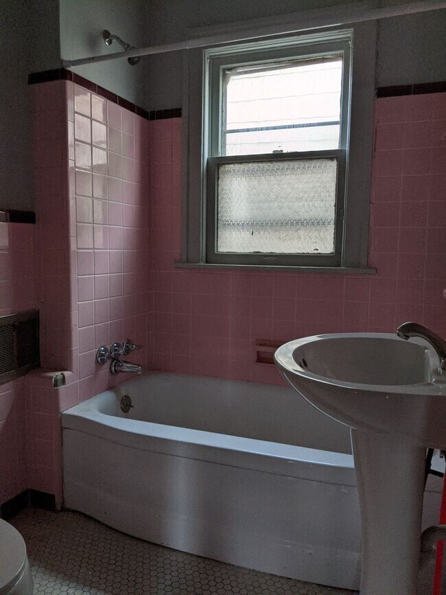 Building Photo - 2195 Springle St