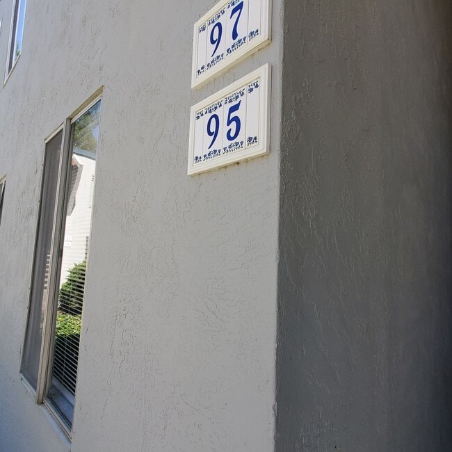 Building Photo - Convenient Livermore 1bd/1ba Ground Floor Condo- Available in April