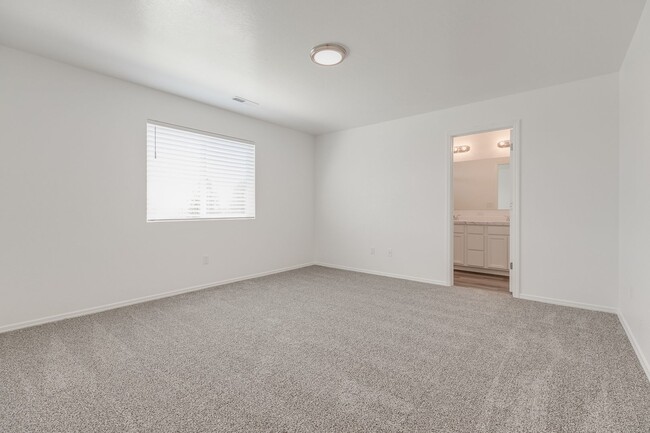 Building Photo - Beautiful 3 Bedroom Townhome for Lease!
