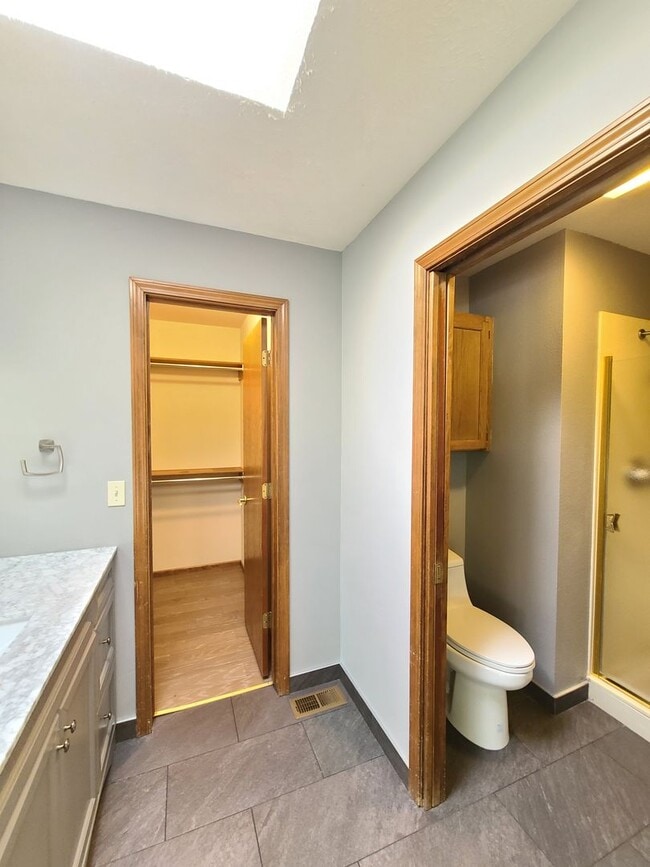 Building Photo - $3,400- 5 Bed / 3 Bath Beautiful Home in Upper South Hill
