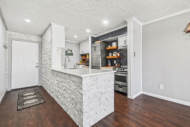 Building Photo - 307 Yacht Club Ln