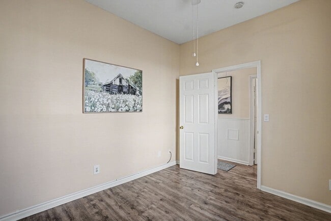 Building Photo - 552 E Macon St