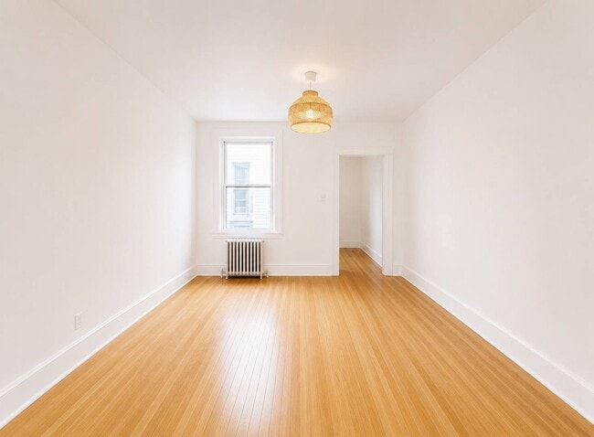 Building Photo - 72-45 60th Ln