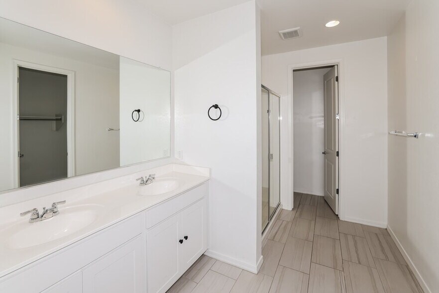 Building Photo - 9259 E Static Ave