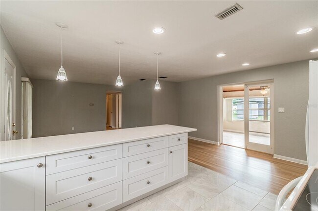 Building Photo - 4511 S Cameron Ave