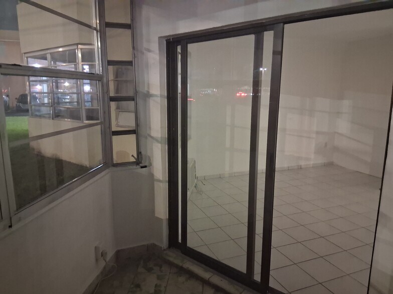 Building Photo - 1605 NE Miami Gardens Dr