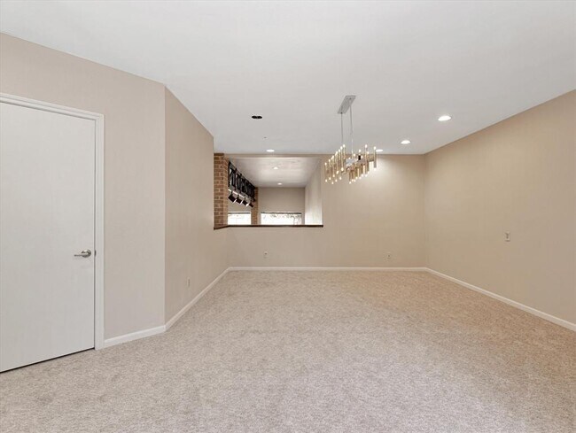 Building Photo - 5600 San Felipe St