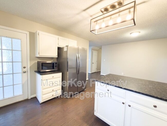 Building Photo - 251 Tillamook Dr