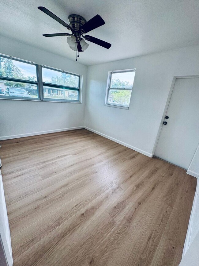 Building Photo - For Rent – 4 Bedroom Single Family Home in Pinellas Park, FL