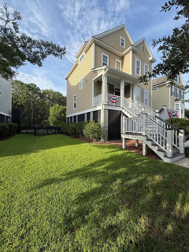 Building Photo - Available now. Amazing 4 BR/2.5 BA Home Available at Shellring at St Thomas Island!