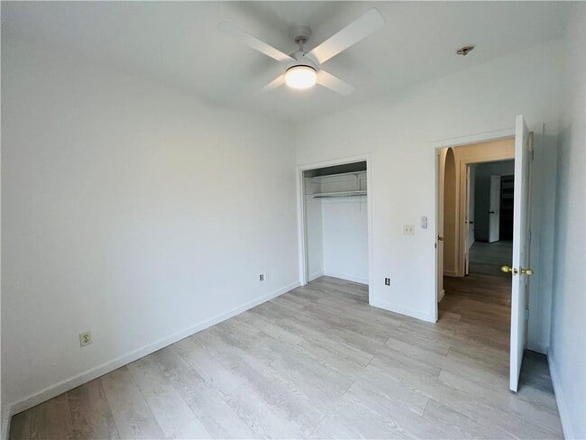 Building Photo - 902 SW Navajo Dr