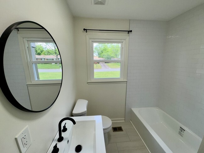 Building Photo - 3207 Searcy Dr NW