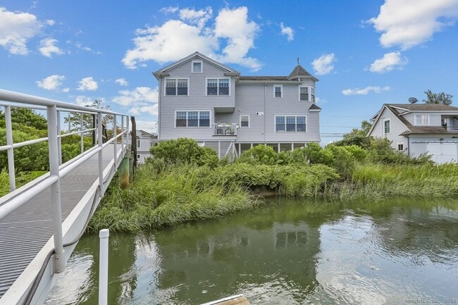 Building Photo - 1810 Fairfield Beach Rd