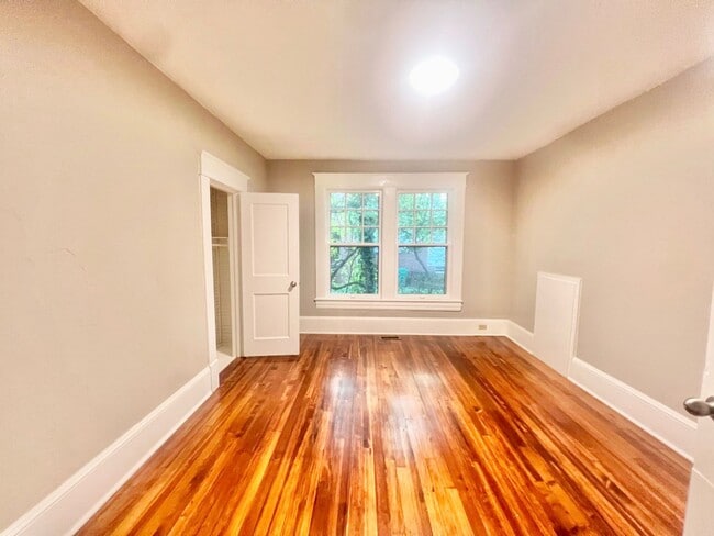 Building Photo - Cute 3 Bed 1 Bath in Highpoint!