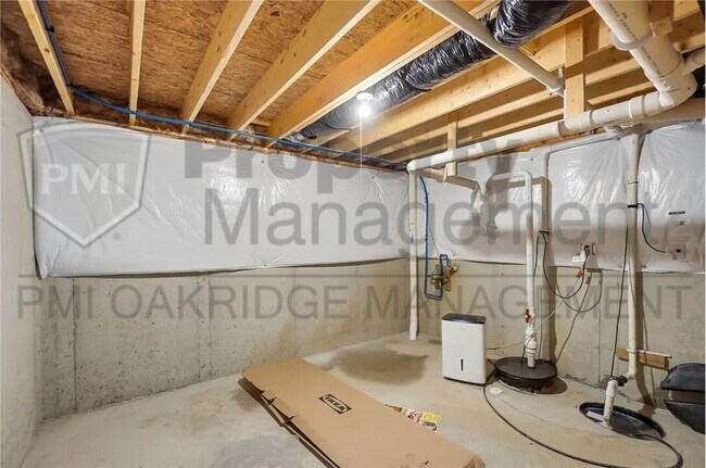 Building Photo - 3 Bed 3 1/2 Bath Single Family Home with Attached 2 Car Garage