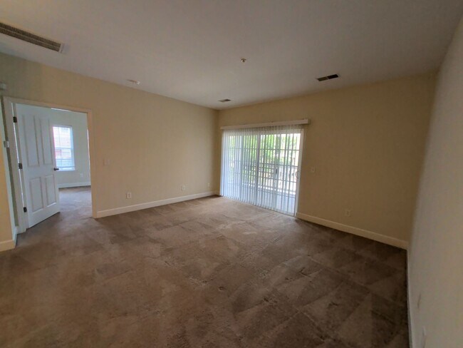 Building Photo - 2-Bed/2-Bath condo in Lenox Village.