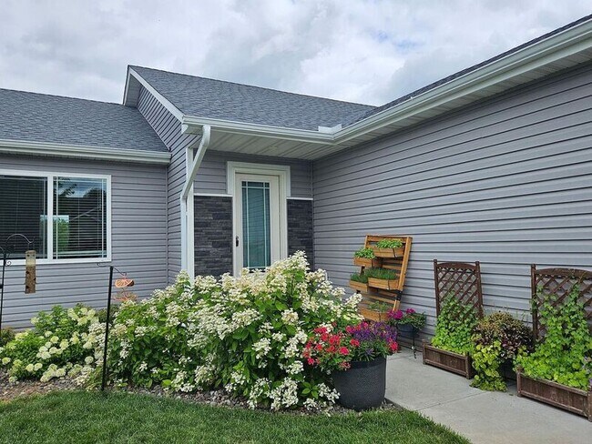 Building Photo - 947 Breckenridge Ln