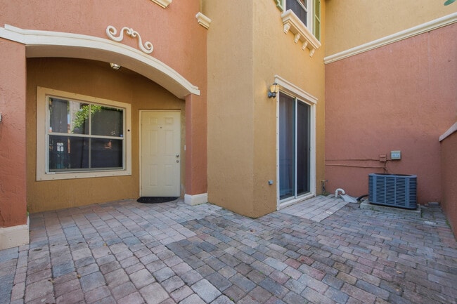 Building Photo - 732 SW 106th Ave