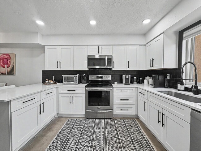 Building Photo - 9608 Merion Cir NE