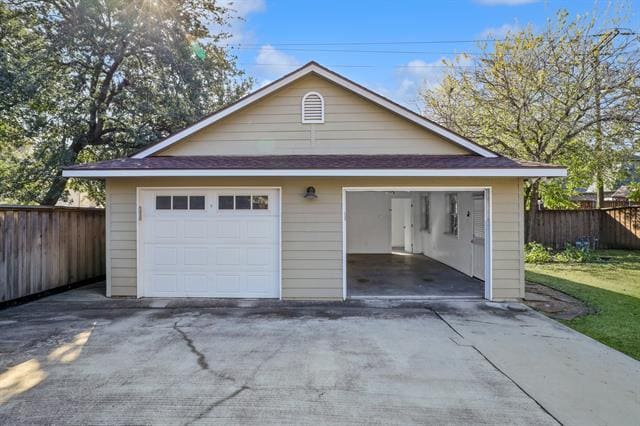 Building Photo - 6222 Kenwood Ave