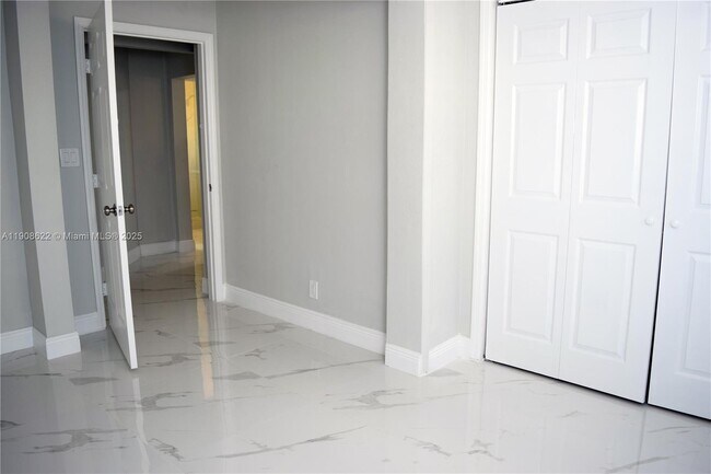 Building Photo - 622 NE 6th St