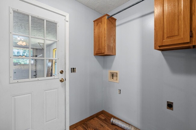 Building Photo - 303 S Suburban Ave