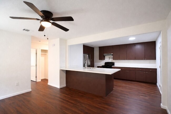 Building Photo - 916 Parkway Dr
