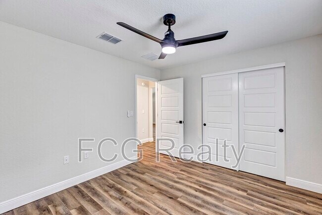 Building Photo - 6551 Hemlock Rd