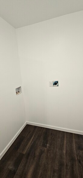 Building Photo - 10716 Bennington Ave