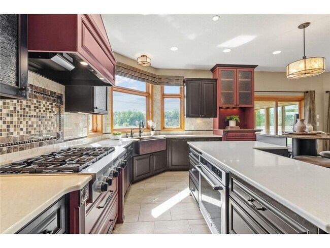 Building Photo - 6210 Deerwood Cir N