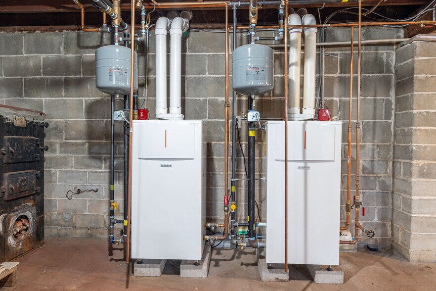 Building Photo - 971 Enfield St