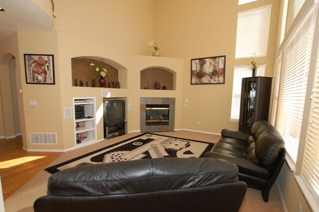 Building Photo - 10245 Carriage Club Dr