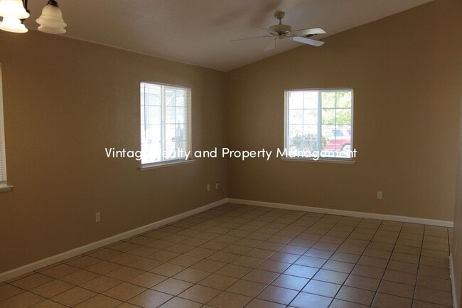 Building Photo - Just Back On The Renal Market Cozy 3 Bedro...