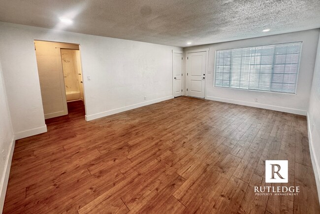 Building Photo - Newly Remodeled 2 Bed / 1 Bath Home Near Providence Hospital