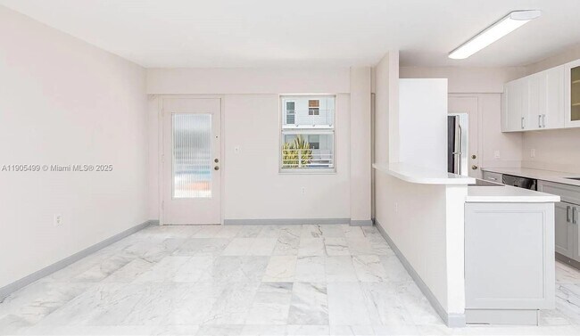 Building Photo - 1545 Euclid Ave