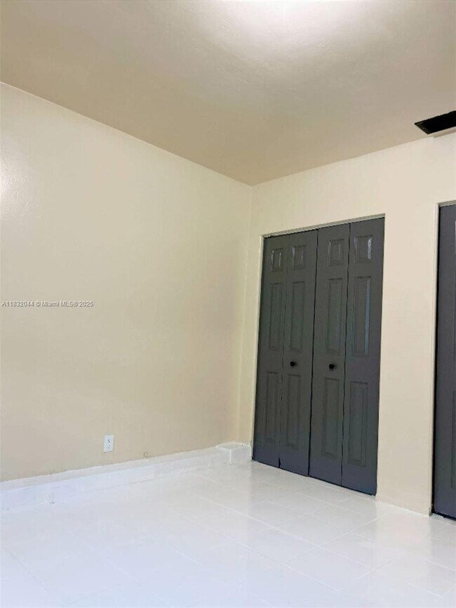 Building Photo - 4011 NW 30th Terrace