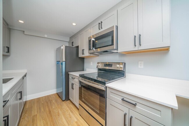 Primary Photo - 132 Sherman St