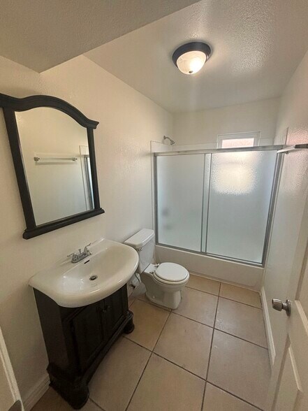 Building Photo - 846 E 109th St