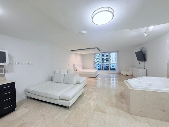 Building Photo - 2301 Collins Ave