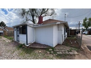 Building Photo - Westside bungalow available for rent