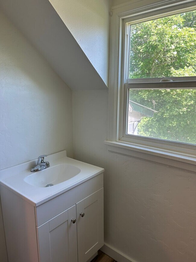 Building Photo - Spacious 3-Bedroom Home for Rent in Evergr...