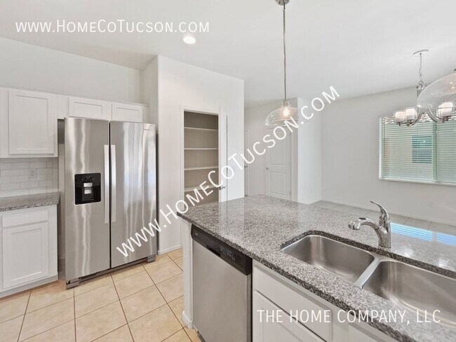 Building Photo - 7540 S Circulo Rio Blanco